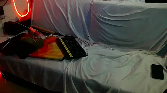 Luv2SuckBWC92 online show from 10-25-25, 05:17