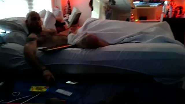 Luv2SuckBWC92 online show from 10-10-25, 07:47