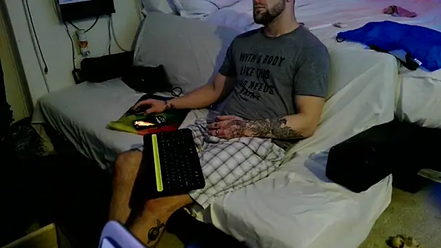 Luv2SuckBWC92 online show from 10-19-25, 03:42