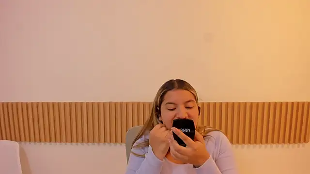 OliviaSweett online show from 05-20-26, 06:49