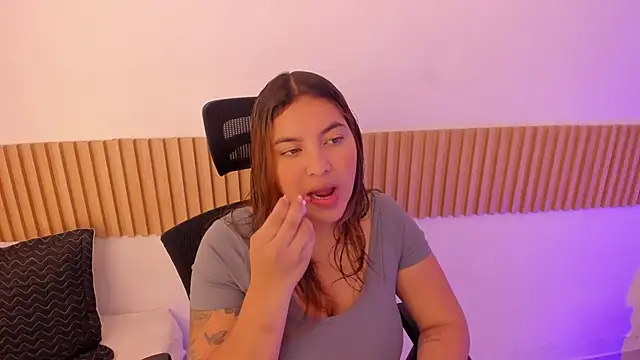 OliviaSweett online show from 10-30-25, 07:00