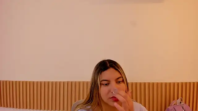 OliviaSweett online show from 06-18-26, 07:08