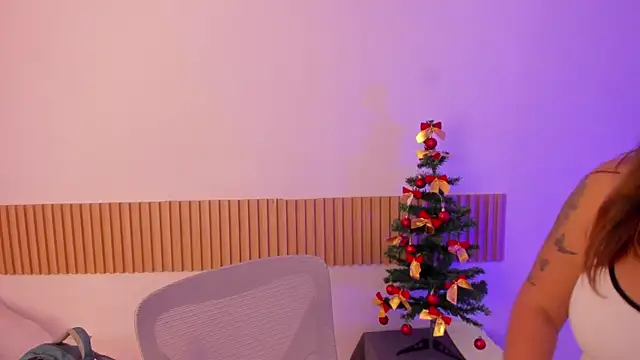 OliviaSweett online show from 12-14-25, 07:08