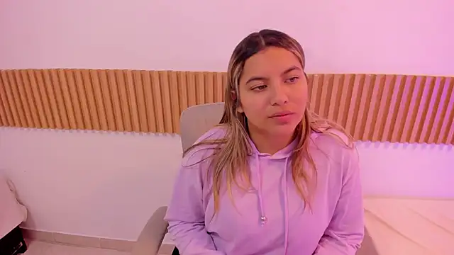 OliviaSweett online show from 06-19-26, 06:25