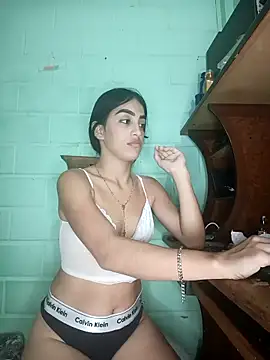 Snapshot of Bigtiti01 chatting on 10-15-25, 07:22 Bigtiti01 online show from 10-15-25, 07:22