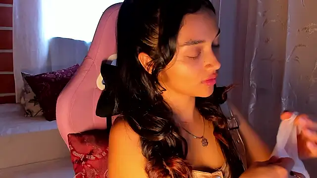 MelanyOconner online show from 09-17-25, 04:09