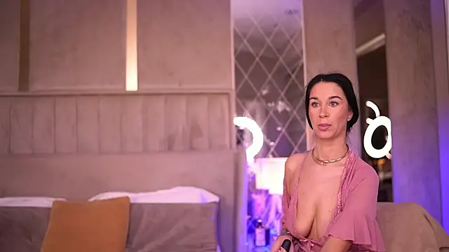 FrancescaDante online show from 02-05-26, 06:53