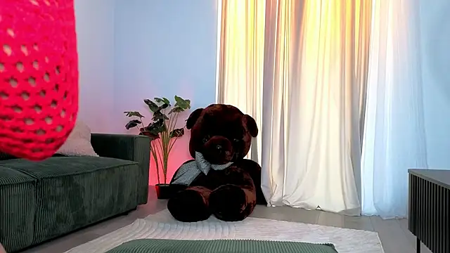 Snapshot of EmaHallee chatting on 06-17-26, 02:55 EmaHallee online show from 06-17-26, 02:55