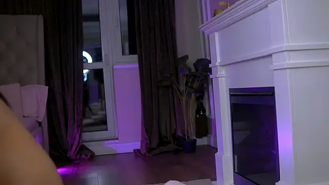 EmaHallee online show from 04-15-26, 02:50