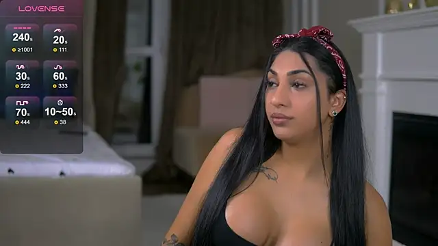 EmaHallee online show from 10-29-25, 04:11