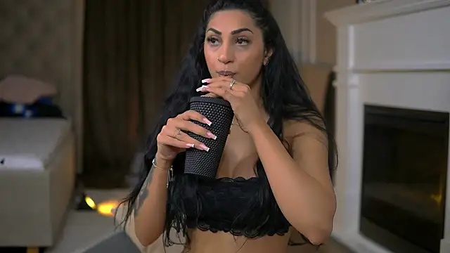 EmaHallee online show from 02-08-26, 06:00