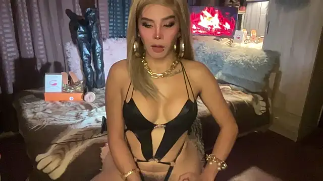 Snapshot of Your_dreambabe chatting on 06-18-26, 06:23 Your dreambabe online show from 06-18-26, 06:23