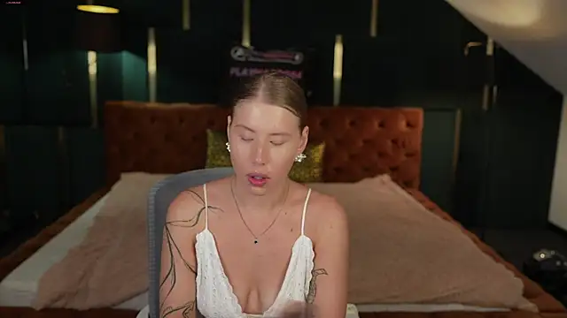 BadAfina online show from 09-19-25, 07:01