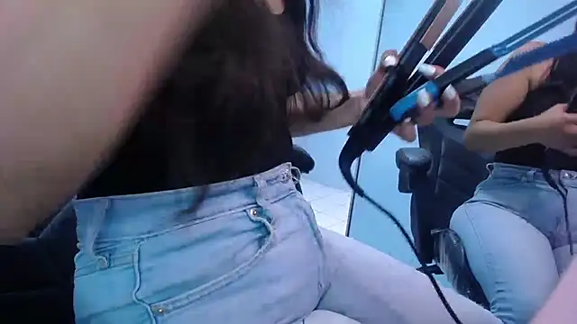 victoria hernandez t  online show from 11-18-25, 01:03