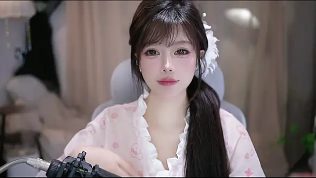 Snapshot of Fortune2Me chatting on 04-05-26, 05:14 Fortune2Me online show from 04-05-26, 05:14