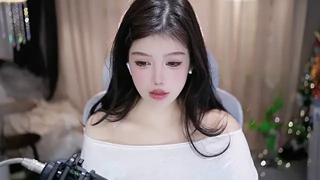 Snapshot of Fortune2Me chatting on 03-02-26, 04:35 Fortune2Me online show from 03-02-26, 04:35