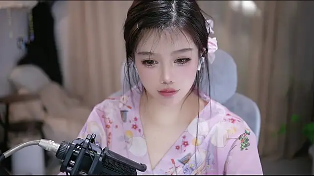 Snapshot of Fortune2Me chatting on 04-07-26, 04:58 Fortune2Me online show from 04-07-26, 04:58