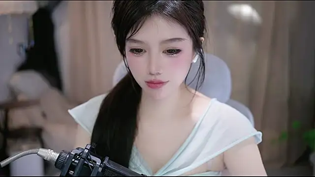 Snapshot of Fortune2Me chatting on 04-08-26, 04:58 Fortune2Me online show from 04-08-26, 04:58