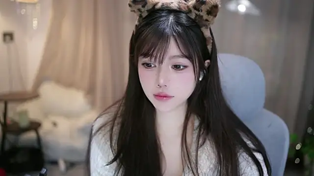 Snapshot of Fortune2Me chatting on 02-05-26, 05:36 Fortune2Me online show from 02-05-26, 05:36