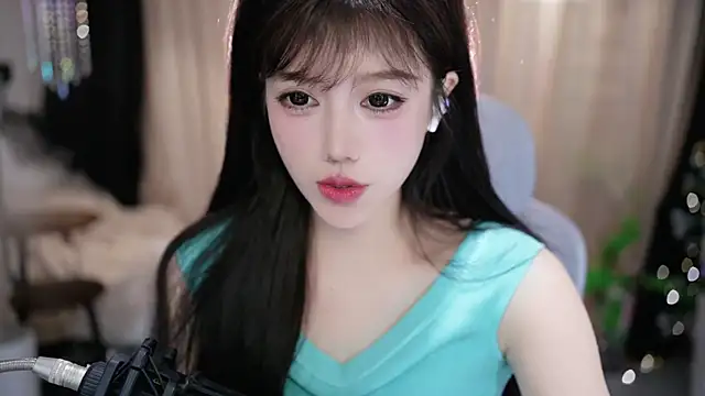 Snapshot of Fortune2Me chatting on 03-04-26, 04:31 Fortune2Me online show from 03-04-26, 04:31