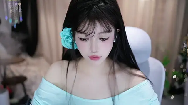 Snapshot of Fortune2Me chatting on 02-26-26, 04:23 Fortune2Me online show from 02-26-26, 04:23