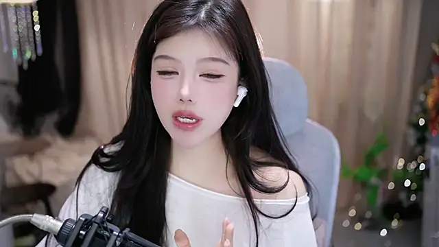 Snapshot of Fortune2Me chatting on 03-02-26, 05:08 Fortune2Me online show from 03-02-26, 05:08