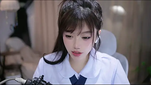 Snapshot of Fortune2Me chatting on 04-06-26, 04:57 Fortune2Me online show from 04-06-26, 04:57