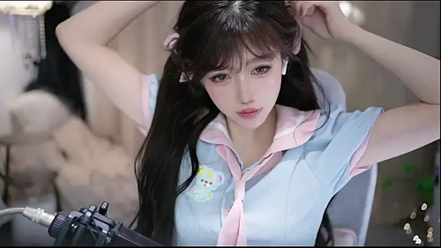 Snapshot of Fortune2Me chatting on 03-30-26, 04:47 Fortune2Me online show from 03-30-26, 04:47