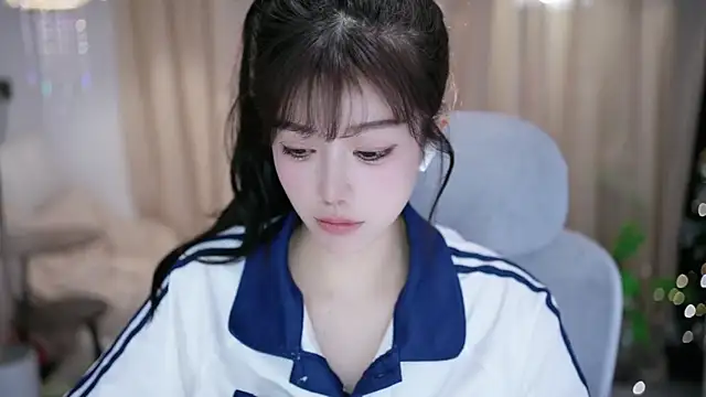 Snapshot of Fortune2Me chatting on 02-25-26, 06:13 Fortune2Me online show from 02-25-26, 06:13