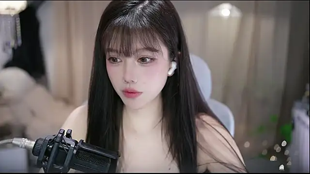 Snapshot of Fortune2Me chatting on 03-26-26, 05:06 Fortune2Me online show from 03-26-26, 05:06