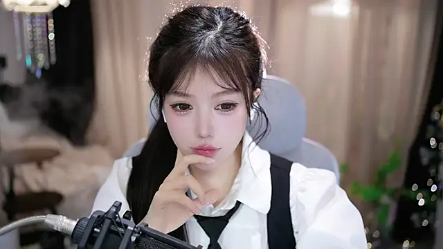 Snapshot of Fortune2Me chatting on 03-05-26, 04:42 Fortune2Me online show from 03-05-26, 04:42