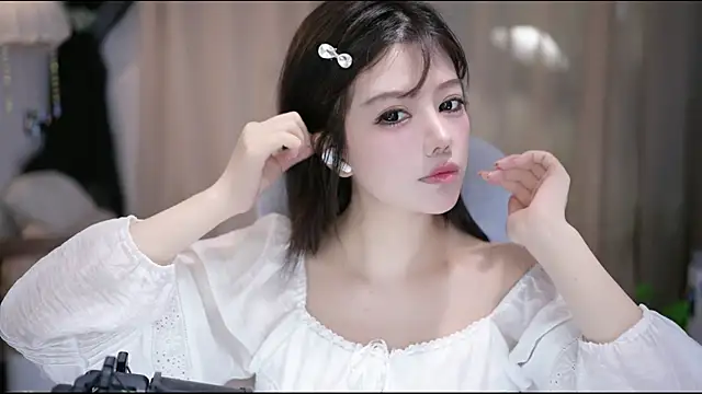 Snapshot of Fortune2Me chatting on 04-12-26, 05:00 Fortune2Me online show from 04-12-26, 05:00