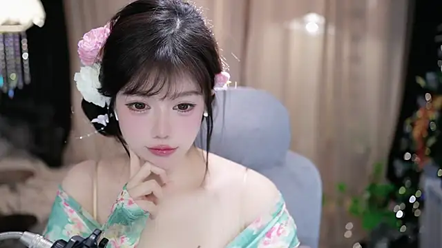 Snapshot of Fortune2Me chatting on 03-08-26, 04:27 Fortune2Me online show from 03-08-26, 04:27