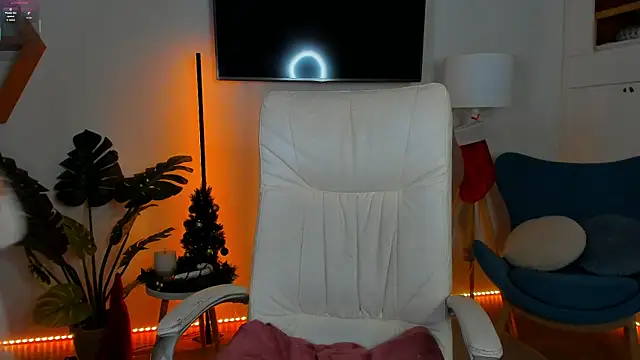 Baby  Lola online show from 12-19-25, 07:11