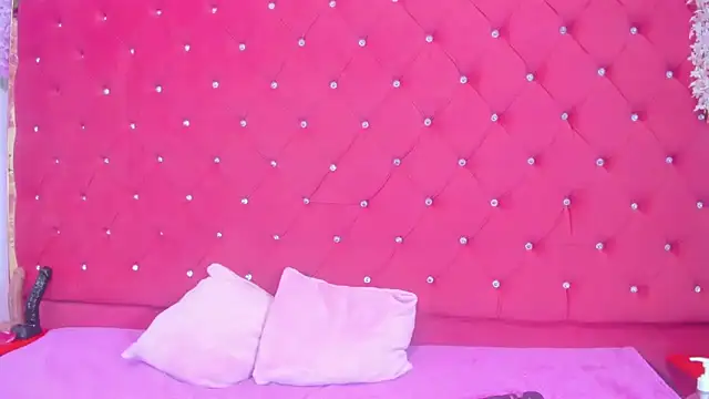 Miaa Davis  online show from 04-12-26, 02:48