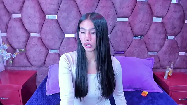 Miaa Davis  online show from 12-18-25, 02:38