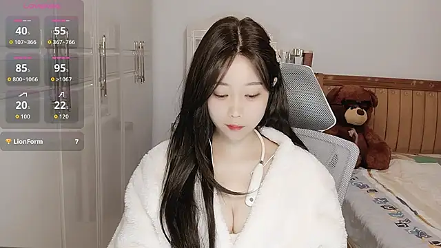 Snapshot of Xiaotantan-99 chatting on 10-24-25, 07:46 Xiaotantan-99 online show from 10-24-25, 07:46