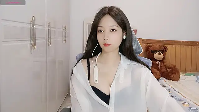 Snapshot of Xiaotantan-99 chatting on 09-24-25, 05:30 Xiaotantan-99 online show from 09-24-25, 05:30