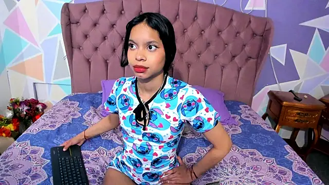 Snapshot of CloeyGraweing chatting on 10-19-25, 03:04 CloeyGraweing online show from 10-19-25, 03:04