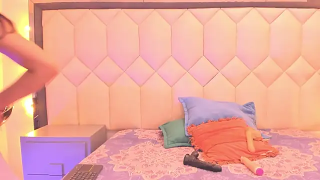 Snapshot of CloeyGraweing chatting on 11-13-25, 06:34 CloeyGraweing online show from 11-13-25, 06:34