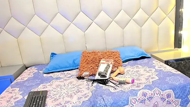 Snapshot of CloeyGraweing chatting on 10-11-25, 04:08 CloeyGraweing online show from 10-11-25, 04:08