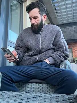 Michel huge online show from 04-12-26, 05:44