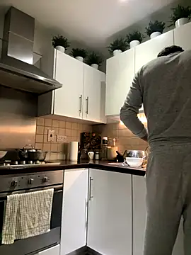 Michel huge online show from 11-11-25, 07:14