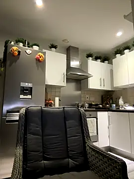 Michel huge online show from 11-01-25, 05:36