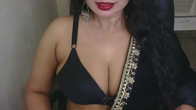 Snapshot of QUEEN_SAKHI- chatting on 10-18-25, 09:00 QUEEN SAKHI- online show from 10-18-25, 09:00