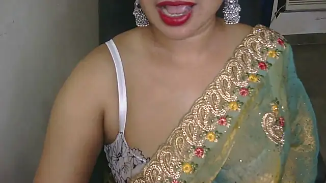 Snapshot of QUEEN_SAKHI- chatting on 10-11-25, 07:04 QUEEN SAKHI- online show from 10-11-25, 07:04