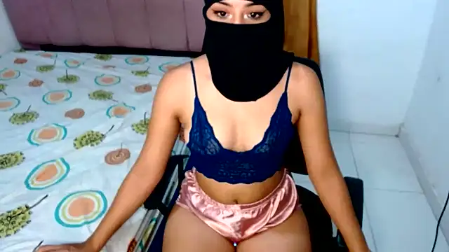 Snapshot of Layla_Noor chatting on 06-09-26, 05:30 Layla Noor online show from 06-09-26, 05:30