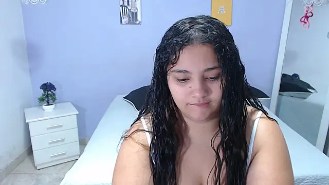 Snapshot of penelope_gucci1 chatting on 10-16-25, 12:57 penelope gucci1 online show from 10-16-25, 12:57