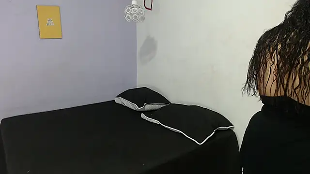 Snapshot of penelope_gucci1 chatting on 09-23-25, 12:12 penelope gucci1 online show from 09-23-25, 12:12