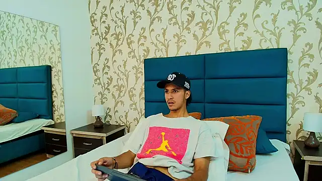 Marcus Jeron online show from 09-25-25, 03:34